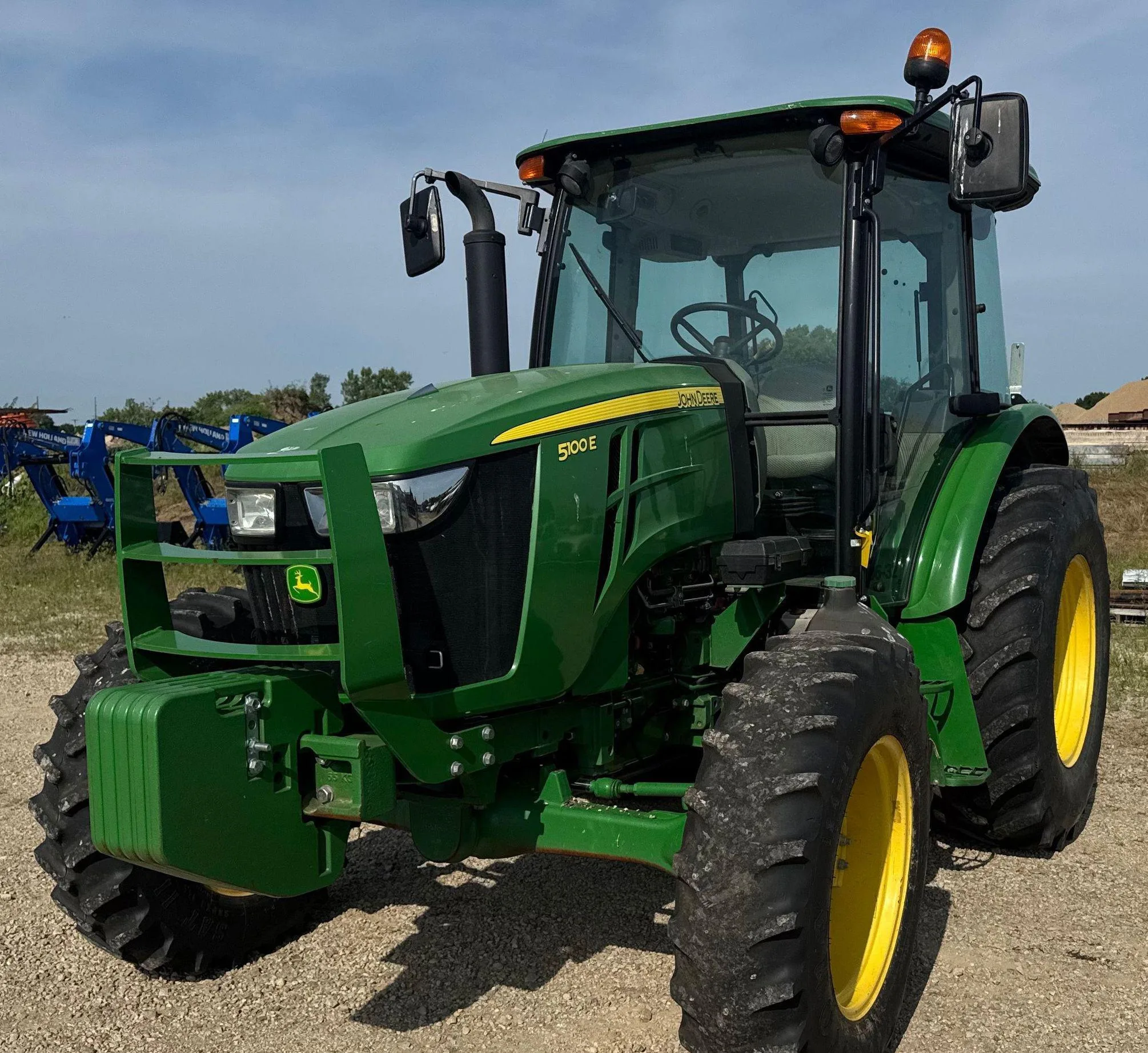 2019 John Deere 2019 John Deere 5100E MFWD alt