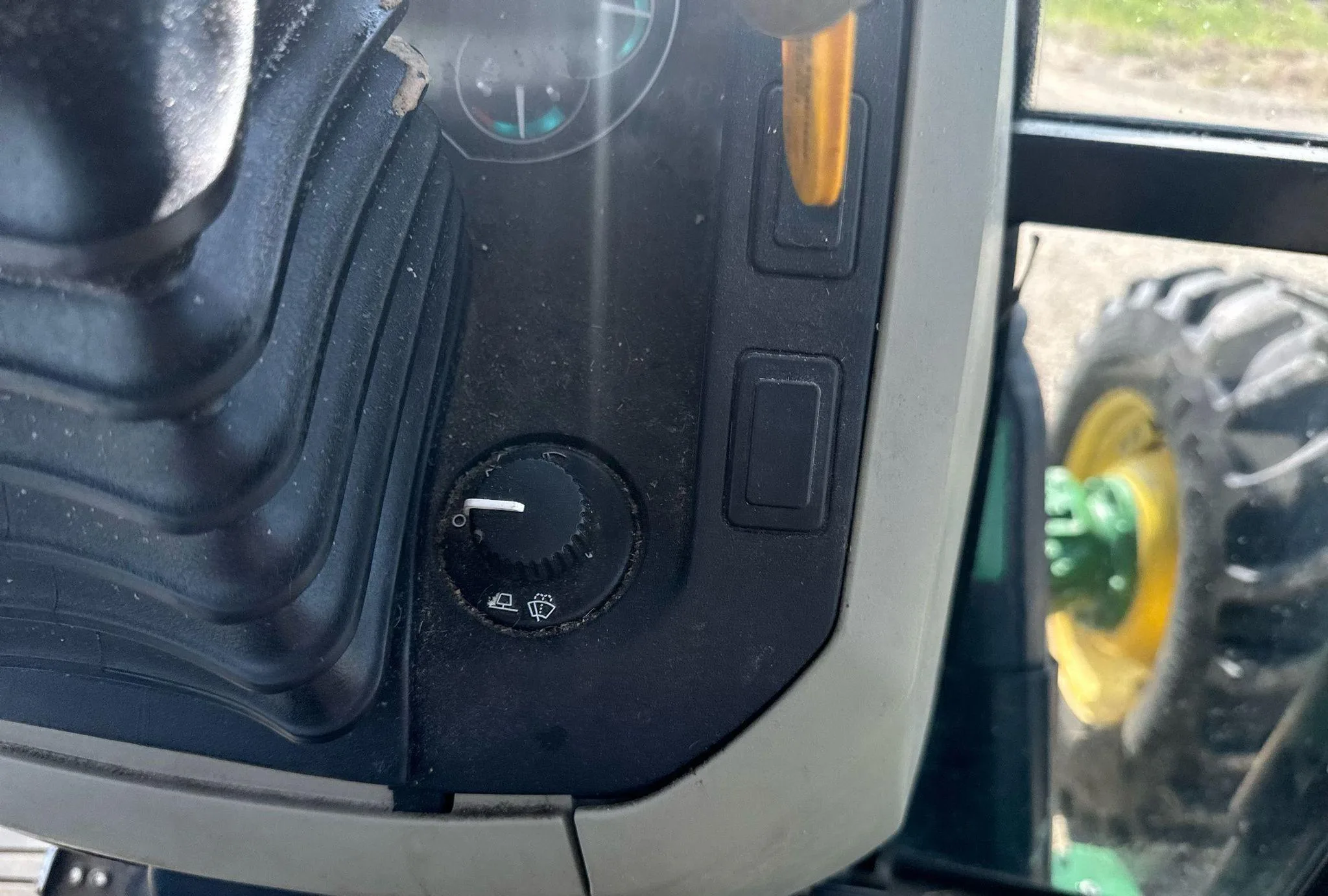 2019 John Deere 5100E