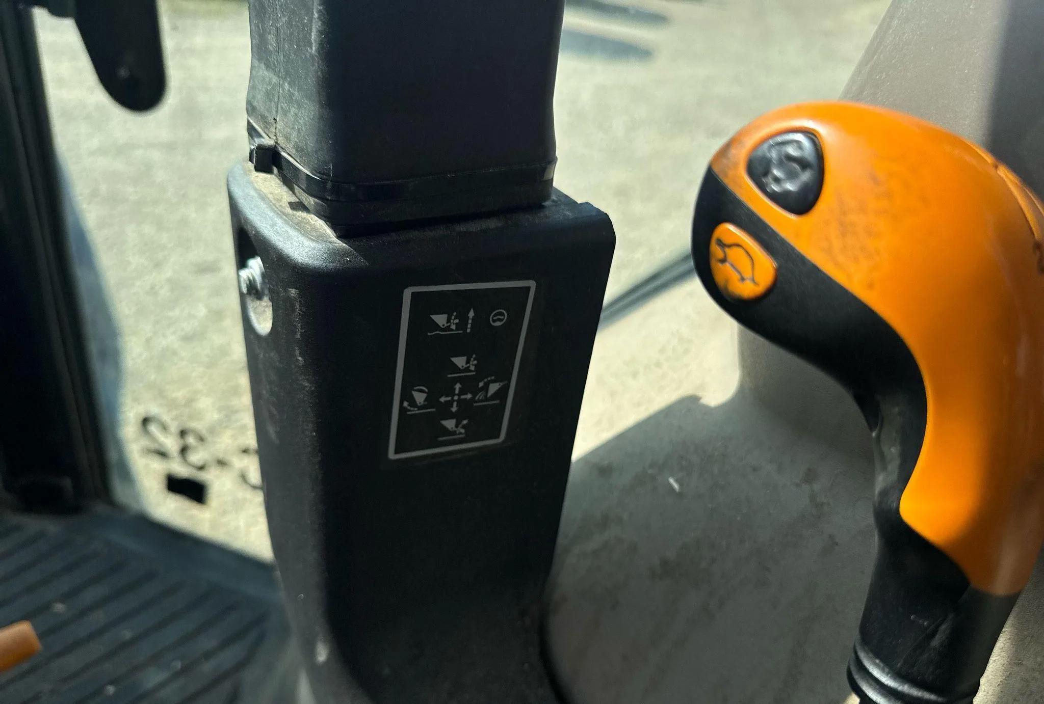 2019 John Deere 5100E