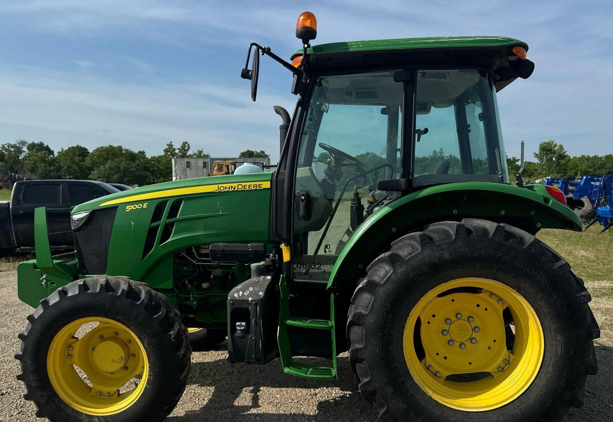 2019 John Deere 5100E