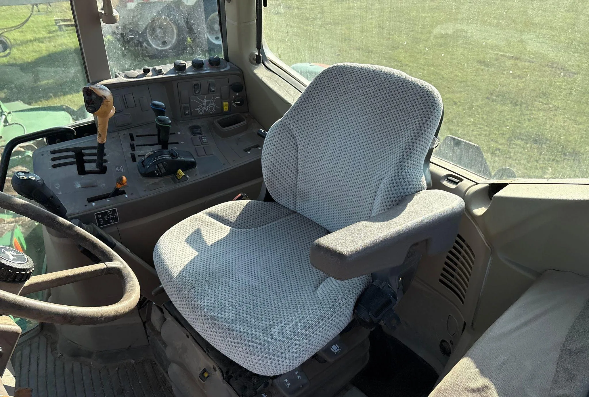 2016 John Deere 6120M