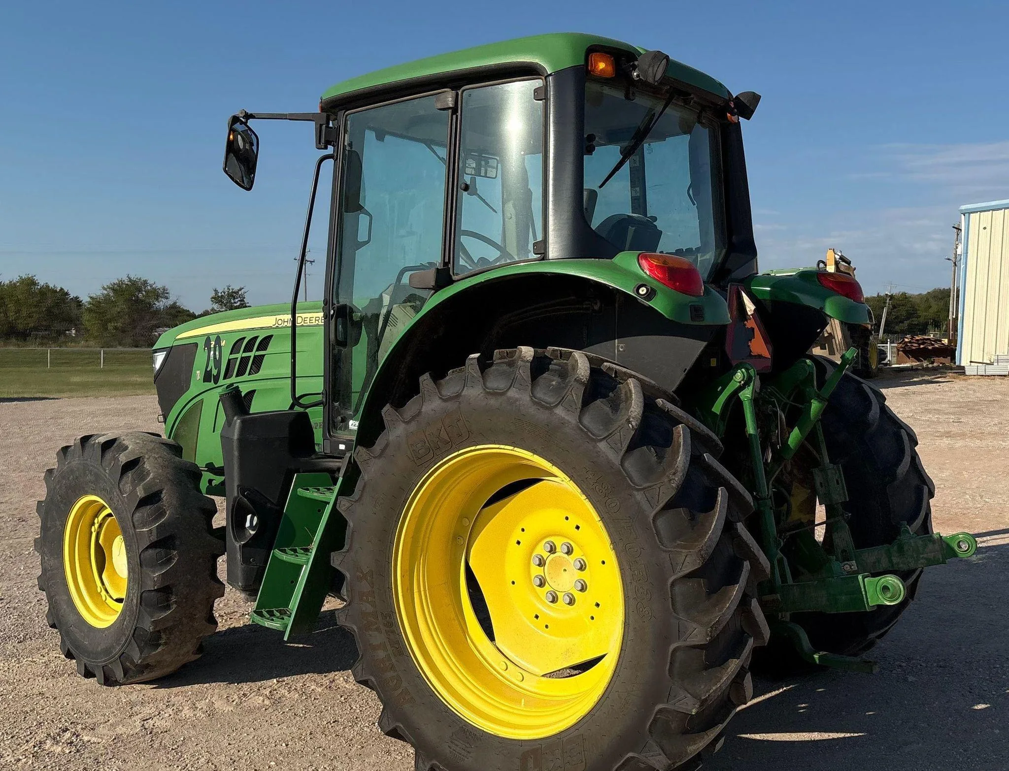 2016 John Deere 6120M
