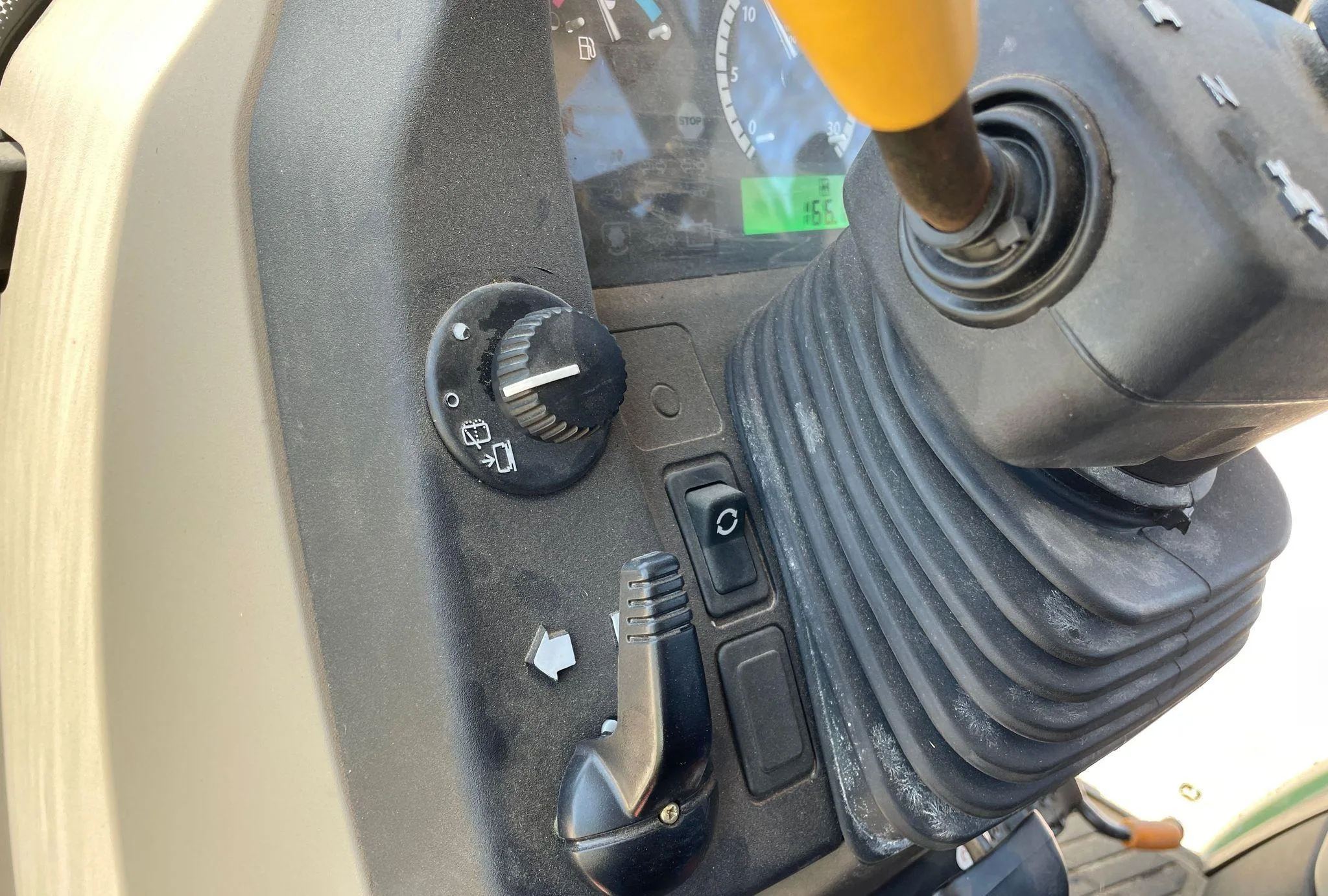 2018 John Deere 5075E