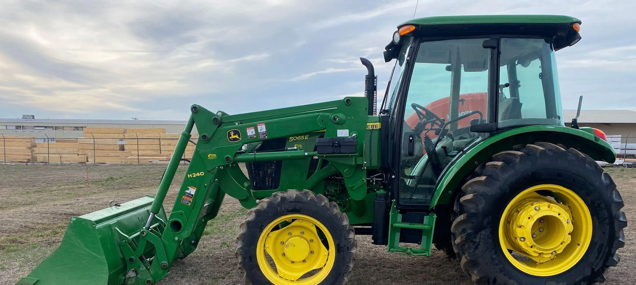 2017 John Deere 5065E